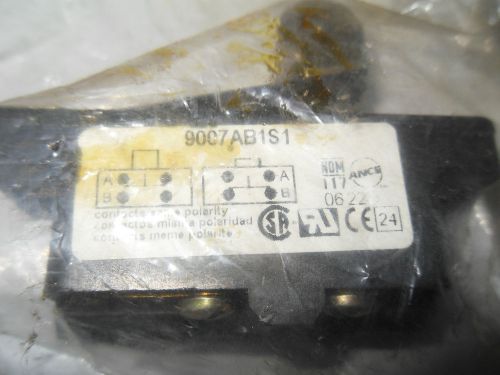 (Y3-2) 1 NEW SQUARE D 9007AB1S1 SNAP SWITCH