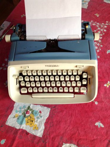 Vintage light blue pastel royal safari manual typewriter all metal usa project for sale