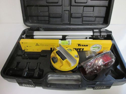 titan laser leval with case hardly even used,great shape,fast shipping