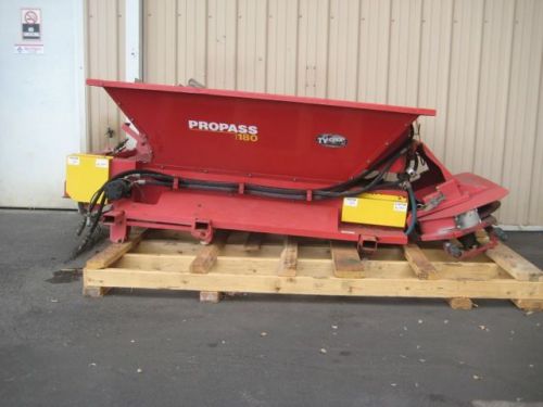 REDUCED | 2002 Ty-Crop Pro Pass 180 Top Dresser (Ness Turf 030)