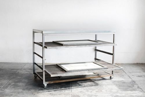 Custom-made steel rolling rack with expanding shelves for sale