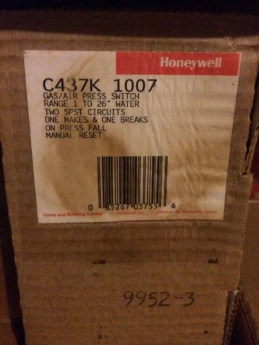 NEW IN BOX! HONEYWELL GAS/AIR PRESSURE SWITCH C437K-1007 1-26&#034; H2O