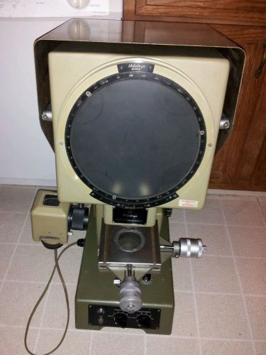 Mitutoyo PJ 250B Optical Comparator 9&#034; with 6&#034;X 6&#034; Measuring Table / Extra Bulb