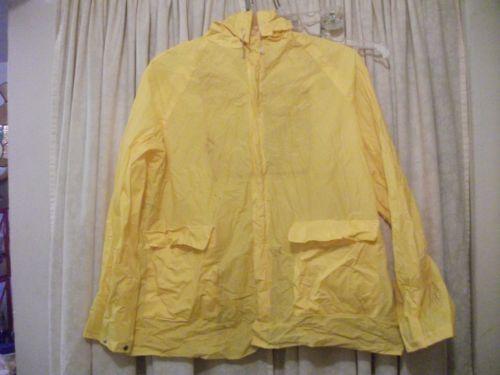 Plastic Yellow Rain Slicker w/ Detachable Hood Zip Front 2 Patch Pockets Size XL