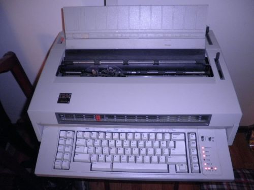 Vintage IBM Typewriter Quietwriter 8 Model #5433 Turns On For Parts