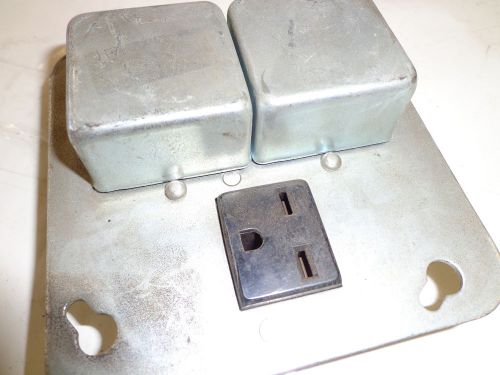 BUSS DUAL FUSE PROTECTED OUTLET METAL SWITCH BOX W/COVER     NOS