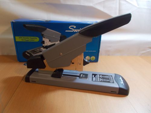 Swingline deluxe heavy duty stapler up to 160 sheets model S7039005
