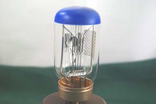 One Wiko NOS NIB AV / Photo Lamp 120 V 500 Watt Film Projection Bulb