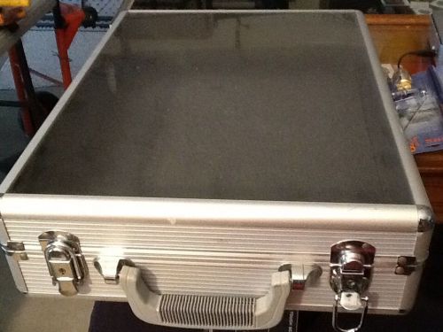 ALUMINUM HANDLED CARRY DISPLAY CASE. REAL NICE 18&#034; x14&#034; x 4 1/2&#034;