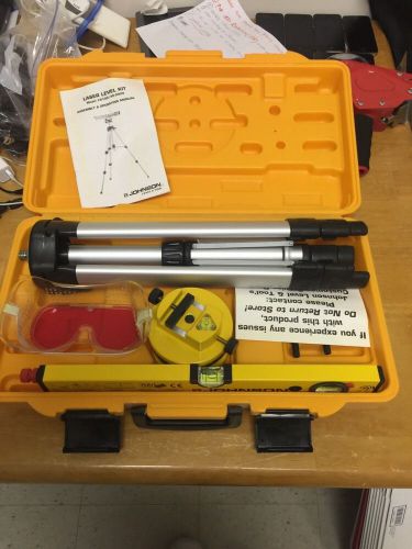 Johnson Level &amp; Tool LASER LEVEL KIT Model #9100/40-0909 case tripod No Reserve