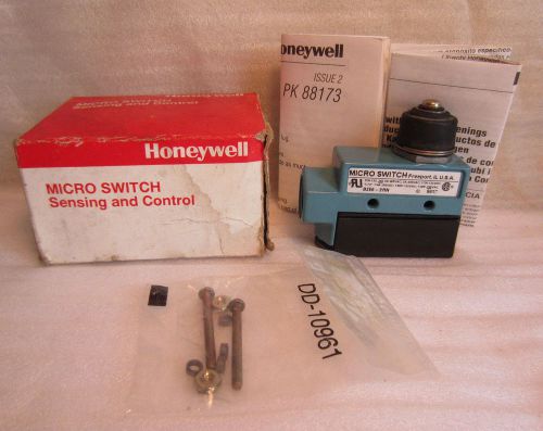 Honeywell microswitch bze6-2rn enclosed limit switch bze62rn nos w/ manual &amp; box for sale