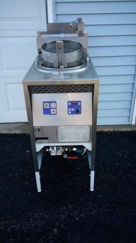 Broaster 1800g pressure fryer digital for sale