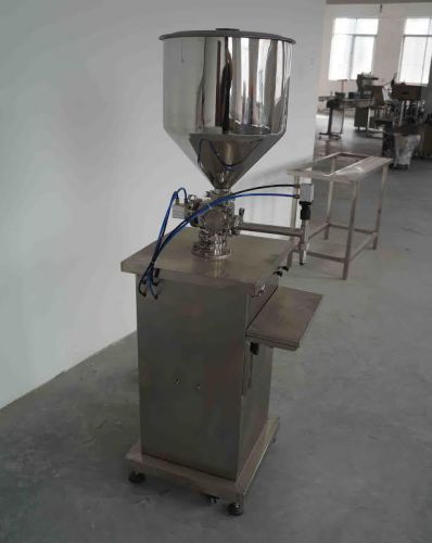 Semi-automatic pneumatic stainless steel filling machine for hot &amp; cold liquids for sale