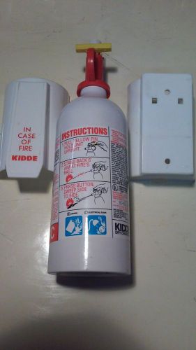 KIDDE 1 lb BC DISPOSABLE FIRE EXTINGUISHER WITH WALL MOUNT