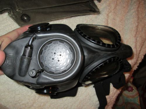 Vintage vietnam war  gas mask w/ canvas bag size med. made in u.s. for sale