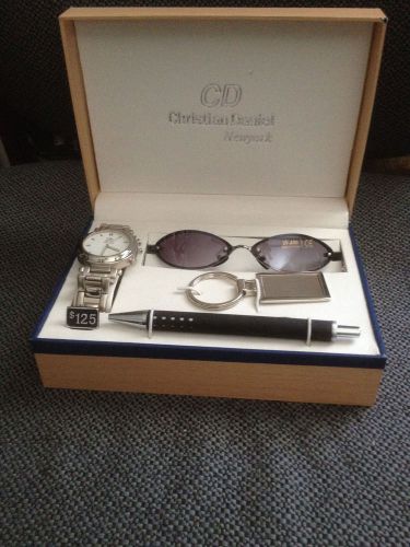 Christian Daniels New York Pen, watch, key ring and sun glasses   boxed gift set