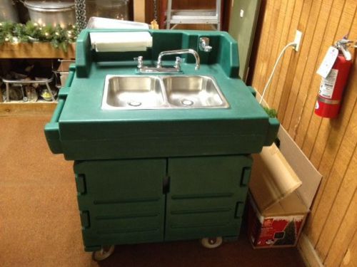 Cambro portable self-contained dbl sink (excellent condition) for sale