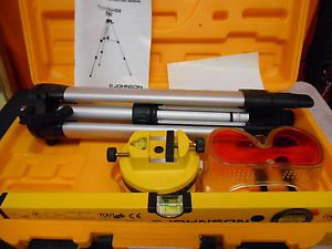JOHNSON Level &amp; Tool Co. Laser Level Kit Model 9100/40-0909