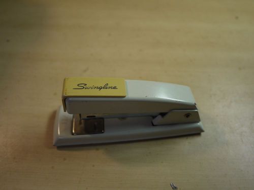 Vintage Small Swingline DESK Stapler #711 Two Tone Off White Cream USA