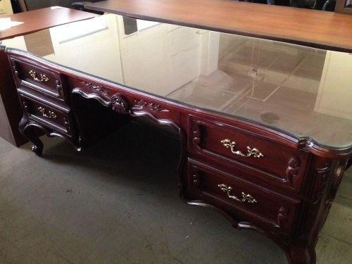 ***OLD-STYLE/VINTAGE DESK by WELLESLEY GUILD in MAHOGANY COLOR WOOD***