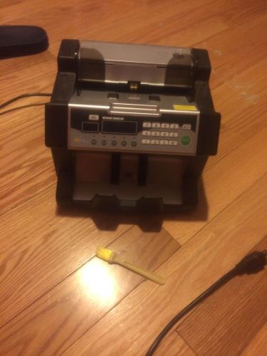 Royal Sovereign RBC3100 Digital Cash Counter, 1200 Bills/Minute, 9.7&#034;x9.7&#034;x10.5&#034;