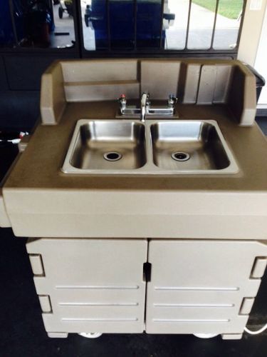 -----&gt;  cambro camkiosk self contained sink! excellent condition! free shipping! for sale