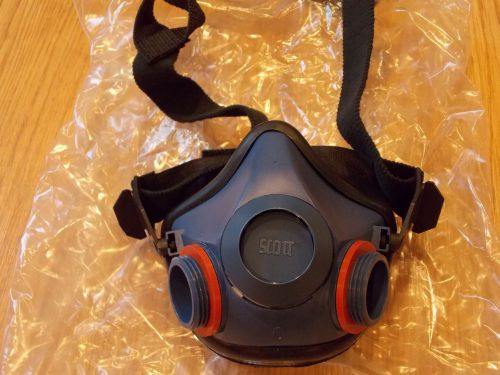 Scott safety 7421-114 scott xcel(tm) half mask respirator, m for sale