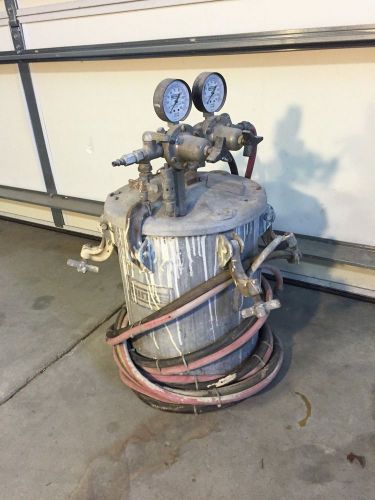 5 gallon pressure pots with regulator and hosess   lot# 1095. for sale
