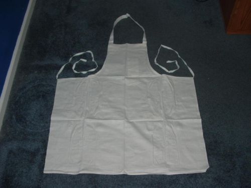 LOT 24 WHITE BIB CHEF APRONS INCLUDES ONE SMALL POCKET