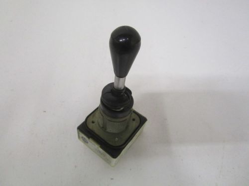 ALLEN BRADLEY 800T-T2S SER. T TOGGLE SWITCH (AS PICTURED) *USED*