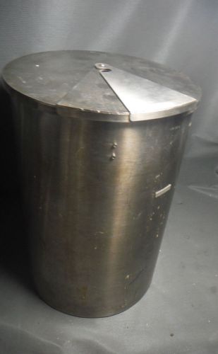 Baffled stainless mixing tank, 10 gallon capacity with cover and pour spout for sale