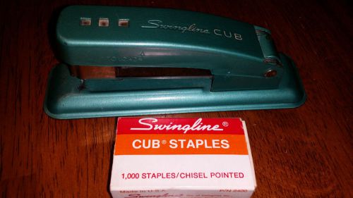 Old SWINGLINE CUB Stapler with Approx 800 Staples in vintage Staple box