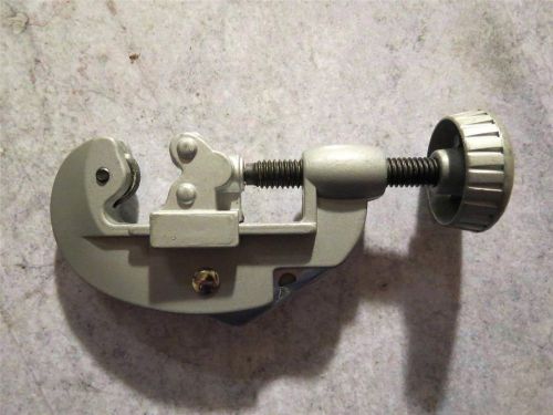 Vintage Generic Hand-Held Pipe Cutter: 1/8&#034; - 1 1/8&#034; 3mm - 28mm