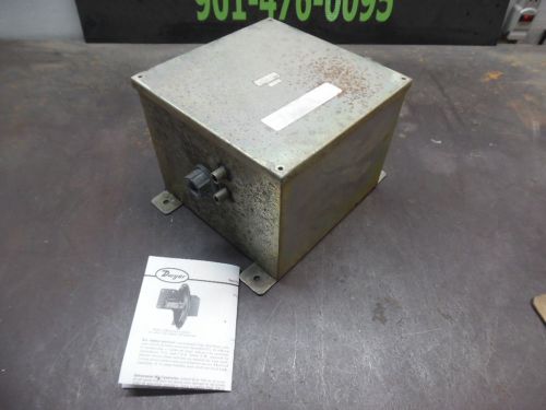 DWYER DIFFERENTIAL PRESSURE SWITCH, ENCLOSED, CAT# 1639-1, MODEL: 1638, NEW
