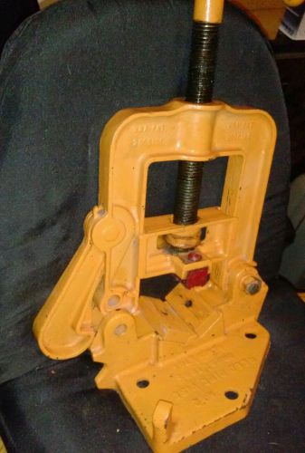 REED MANUFACTURING #2 PIPE VISE (1/2 TO 3 1/2)