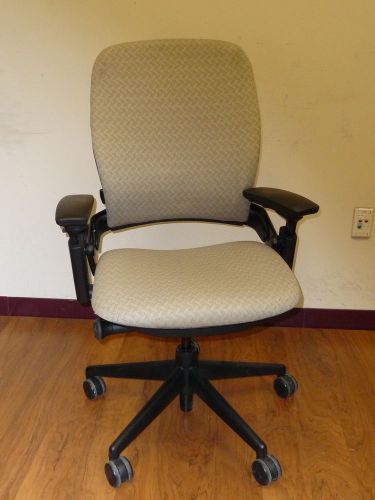 Steelcase &#034;leap v2&#034; beige fabric seat &amp; back fully loaded  #10562 for sale