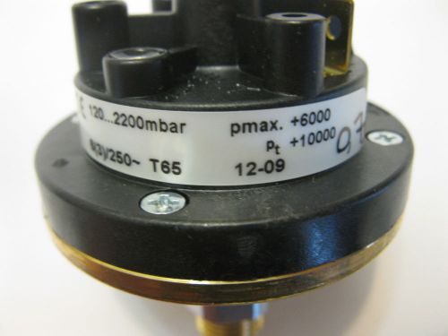 HUBA CONTROL 625.9634 Relative pressure switch Type 625 120....2200MBAR NEW!!!!!
