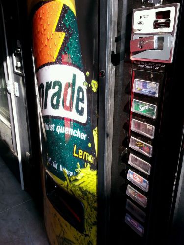 DIXIE NARCO DN 501E SODA BEVERAGE VENDING MACHINE CANS OR BOTTLES
