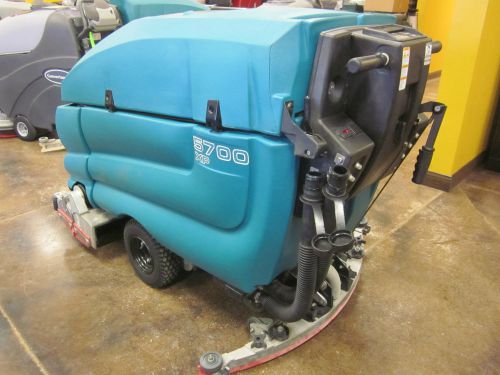 Tennant 5700 xp cylindrical 32&#034; floor scrubber for sale