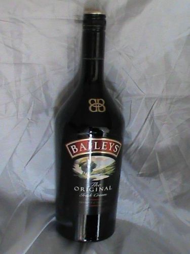 BAYLEYS original Irish cream whiskey empty black glass bottle 1lt twist cap