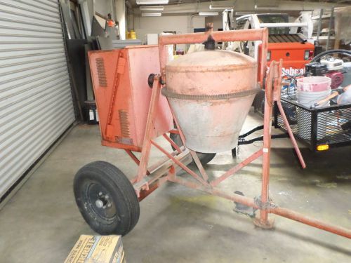 Canoga concrete mixer w/ 3.5hp gas briggs &amp; stratton engine on 2 wheeled hitch for sale