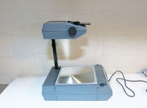 3M 2000 AG PORTABLE OVERHEAD PROJECTOR WITH EXTRA BULB / PENS ~ SUITCASE MODEL