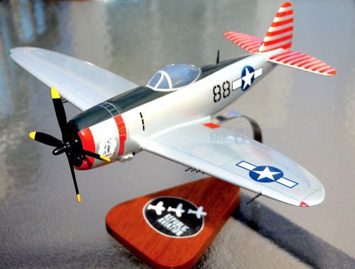 Republic USAF P-47 Thunderbolt Rabbit Desktop Display 1/40 Model Airplane (MINT)