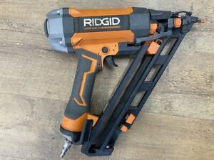 RIDGID R250AFF 15-Gauge Angled Finishing Nail Gun with Clean Drive PPS
