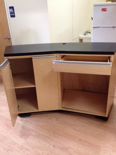 Sales counter, POS Counter, Retail Cash Wrap, Computer Counter - $250 (Virginia