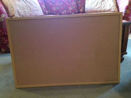 VINTAGE CORK BOARD 24&#034; x 36&#034; WOODEN FRAME BULLETIN BOARD NOTES MESSAGES AC18