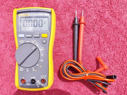FLUKE 117 *NEAR MINT!* TRUE RMS MULTIMETER!  TOP OF THE LINE IN THIS SERIES!