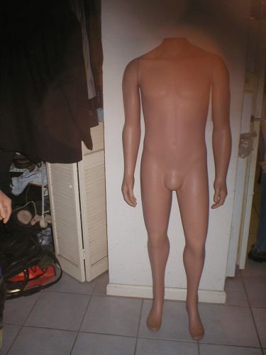 HEADLESS  MALE MANNEQUIN WITH MAGNETIC ARMS