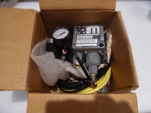 Allen Bradley 836T-T253J Pressure Switch  Ser A w/ Pilot Light &amp; Cables New Rare