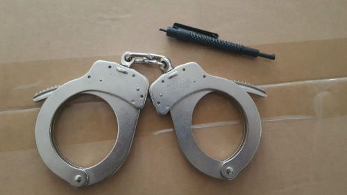 Chunky-SMITH &amp; WESSON S&amp;W Chain Link Model Type 1 Handcuffs + Key! 595055